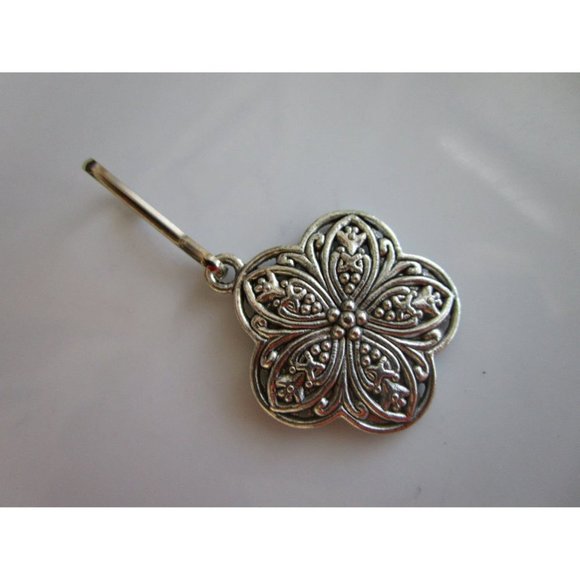 Silver tone carved flower daisy charm for zipper pull jackets purse flower charm - Picture 3 of 5